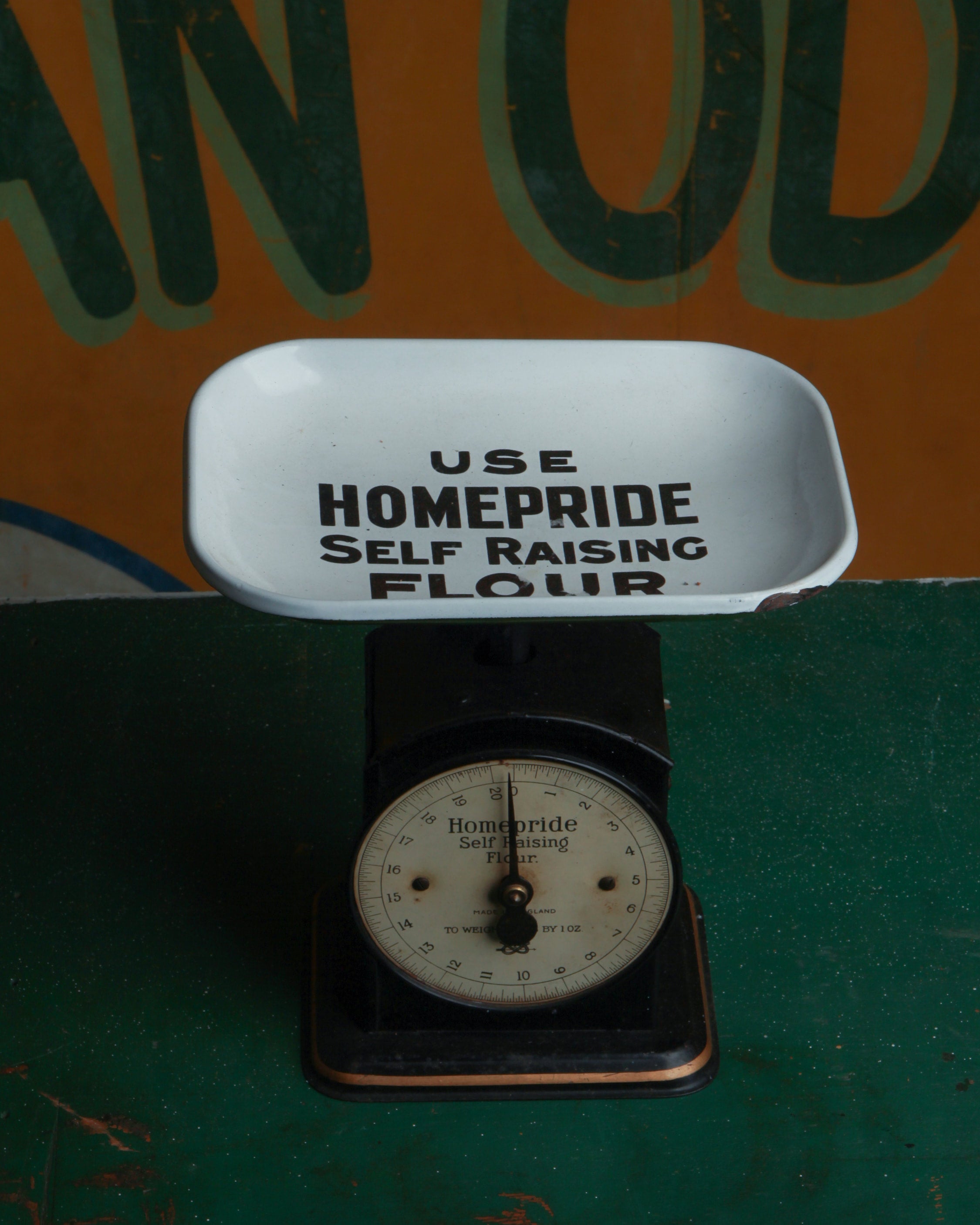 Scale with advertising | Heimwee Antiques