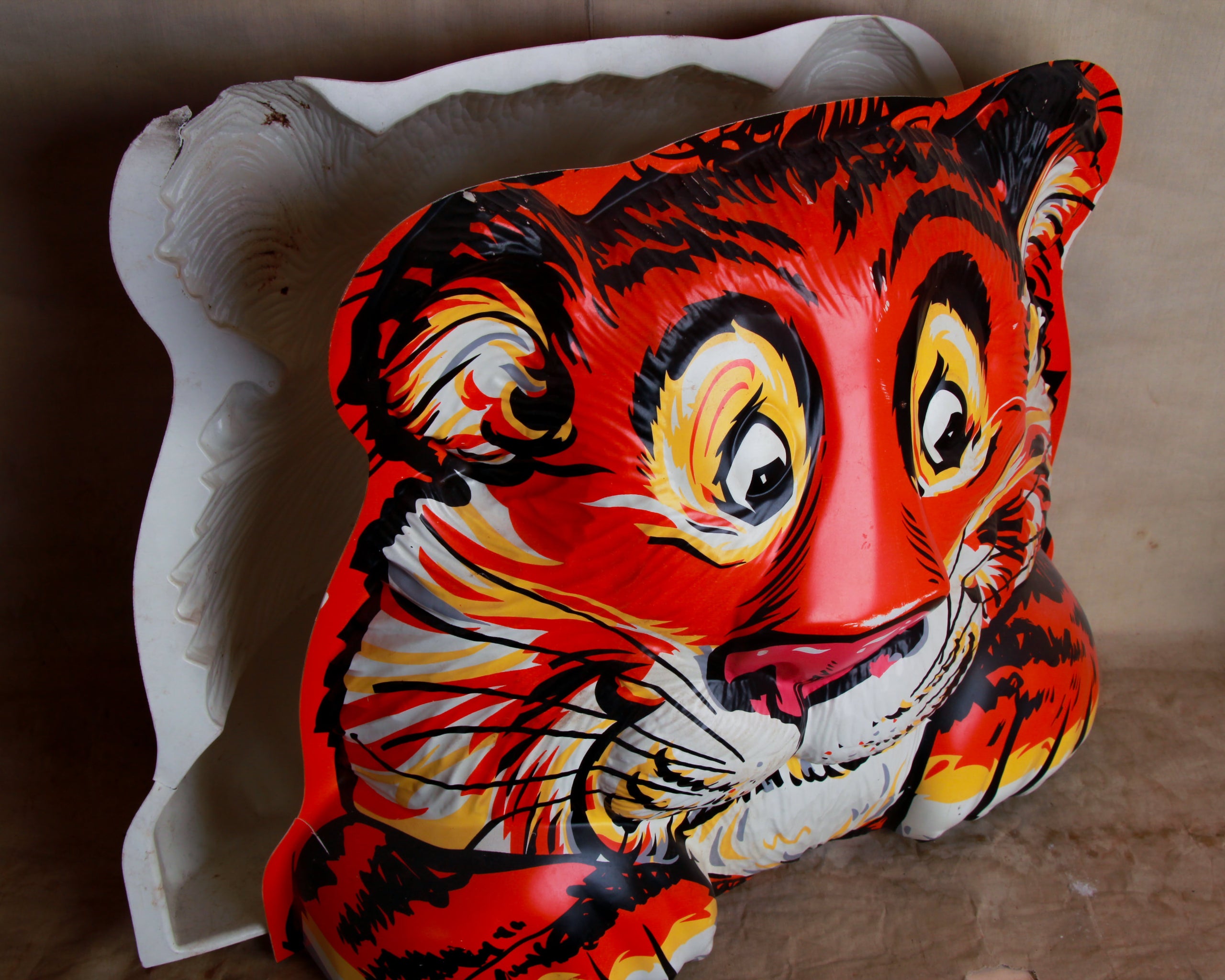 Esso tiger gaspump topper (American) Heimwee Antiques